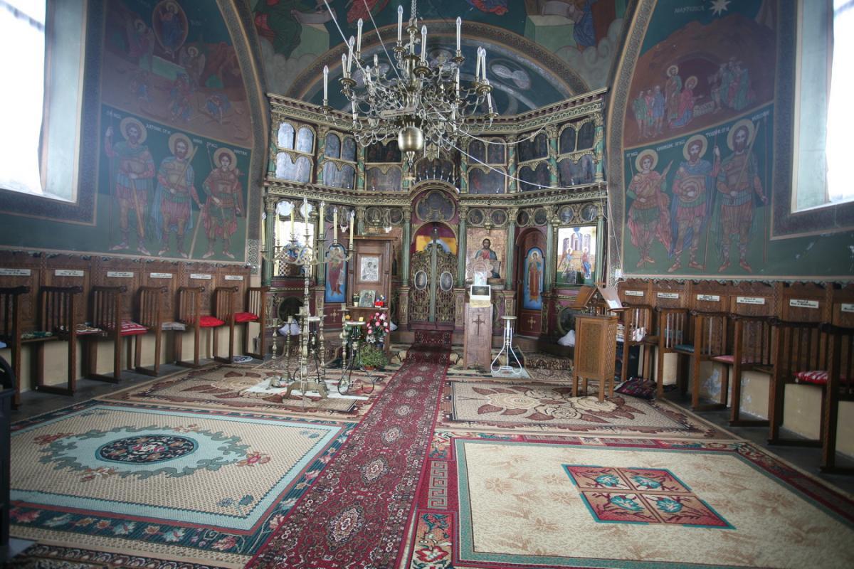 Interiorul bisericii