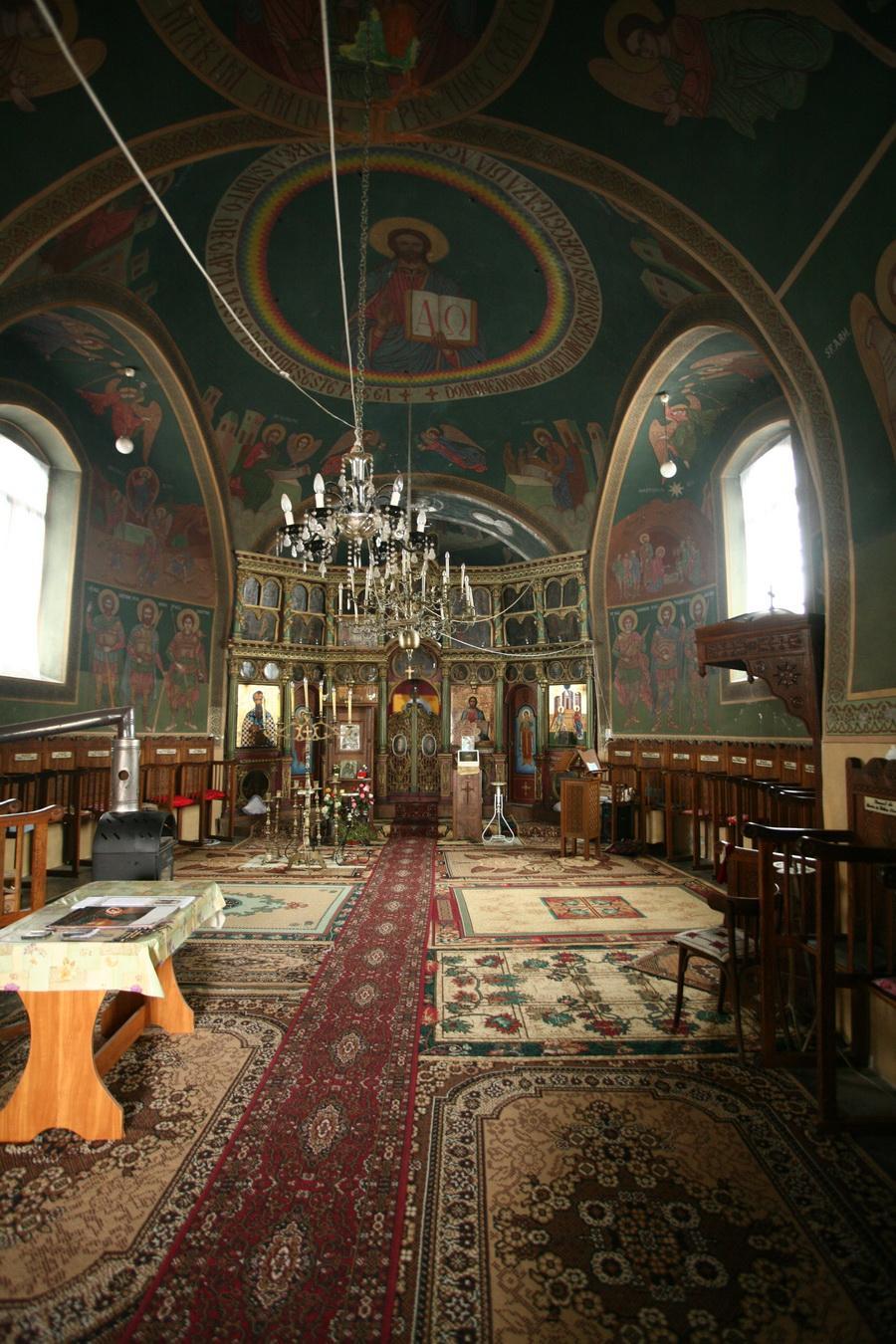 Interiorul bisericii